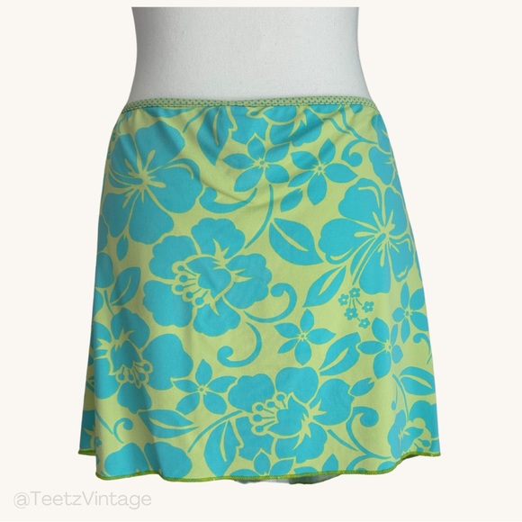 SOLD - TROPICAL WRAP SKIRT OR COVERUP - Picture 3 of 5
